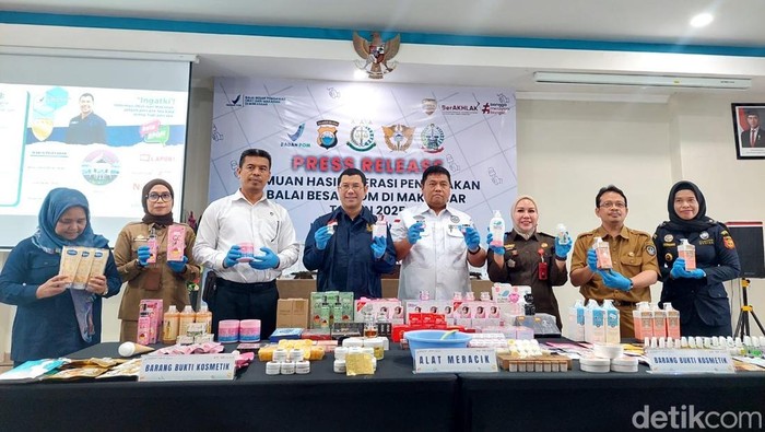 Balai Besar Pengawas Obat dan Makanan (BBPOM) di Makassar menggagalkan peredaran kosmetik tanpa izin edar (TIE) atau ilegal di Kabupaten Sidrap.