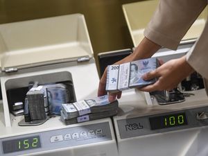 Bankir Masih Optimistis, Namun Tetap Waspada