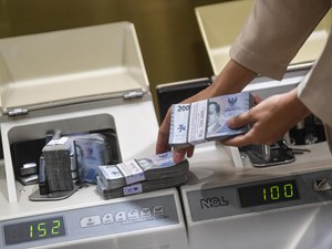 Bankir Masih Optimistis, Namun Tetap Waspada