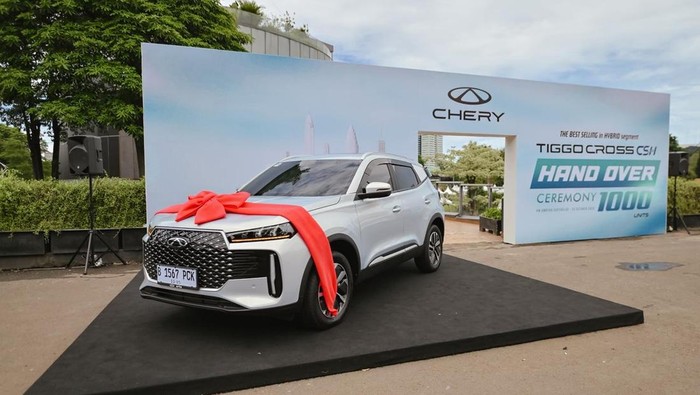 Chery Tiggo Cross CSH Hybrid diserahkan ke konsumen Indonesia
