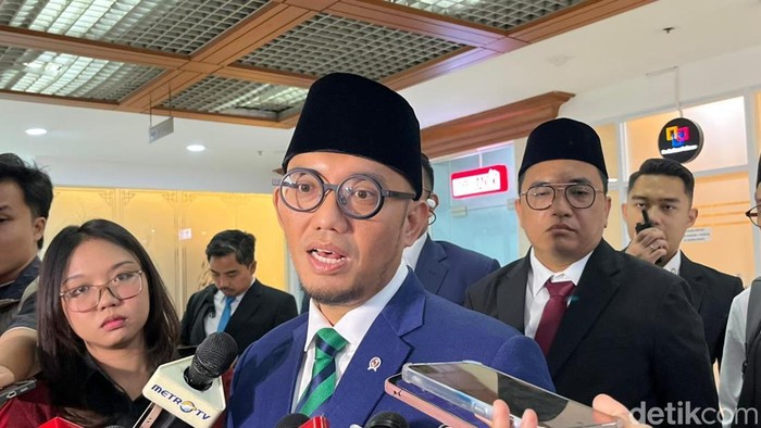 Dahnil Anzar Simanjuntak Wakil Menteri Haji dan Umrah Dahnil Anzar Simanjuntak.