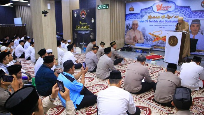 Divisi Humas Polri peringati hari jadi ke-74 dengan santuni 100 anak yatim, Senin (27/10/2025). Divisi Humas Polri peringati hari jadi ke-74 dengan santuni 100 anak yatim, Senin (27/10/2025).