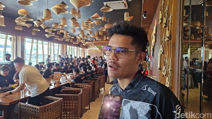 Dua Wakil Indonesia di FFWS Global Finals 2025 Sebut Tim Ini Ngerepotin Evos Divine dan RRQ Kazu menjadi wakil Indonesia di kejuaraan dunia Free Fire World Series (FFWS) Global Finals 2025. Keduanya pun mengungkapkan tim yang akan merepotkan mereka nantinya di dalam pertempuran.