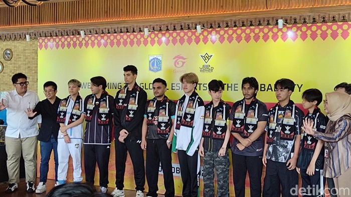 Free Fire World Series (FFWS) Global Finals 2025 akan segera digelar. Dua tim yang menjadi wakil Indonesia, Evos Divine dan RRQ Kazu, siap memburu tahta juara dunia Free Fire.