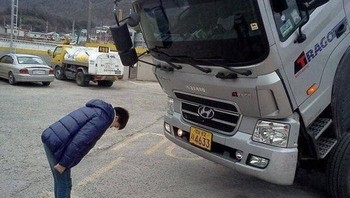 Saling menghormati... Foto: Chameleonmemes