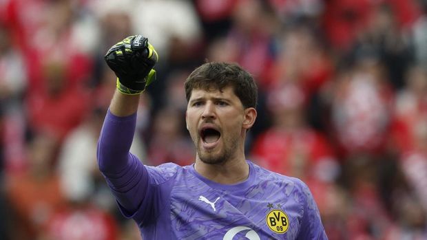 Gregor Kobel Soccer Football - Bundesliga - 1. FSV Mainz 05 v Borussia Dortmund - MEWA Arena, Mainz, Germany - September 27, 2025 Borussia Dortmund's Gregor Kobel reacts REUTERS/Heiko Becker DFL REGULATIONS PROHIBIT ANY USE OF PHOTOGRAPHS AS IMAGE SEQUENCES AND/OR QUASI-VIDEO.