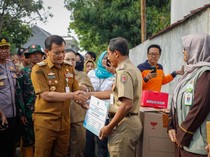 Ahmad Luthfi Salurkan Bantuan Senilai Rp 410 juta ke Korban Banjir Genuk