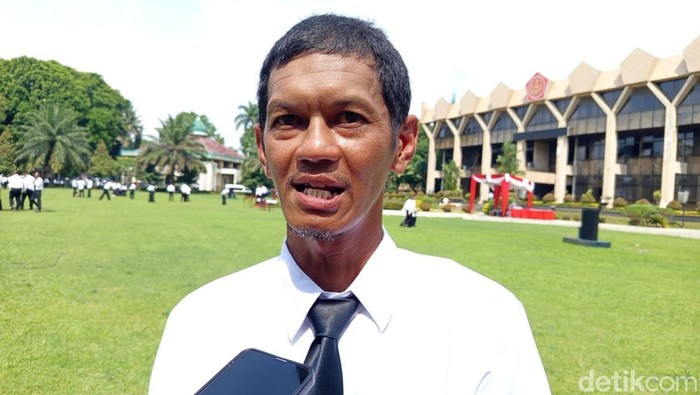 Guntur Priyo Guntur Priyo Santoso (42) dilantik menjadi P3K paruh waktu di Satpol PP Kota Magelang, Senin (27/10/2025).