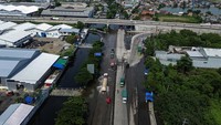 Menurut pantauan petugas, banjir di kawasan tersebut mulai surut secara bertahap sejak Jumat (24/10), dari sebelumnya mencapai 70 sentimeter. Meski demikian, cuaca dan pasang air laut yang berubah-ubah membuat genangan kembali naik di waktu tertentu. ANTARA FOTO/Makna Zaezar
