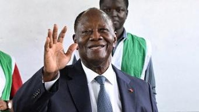 ICOAST-VOTE Ivorian President and presidential candidate for Rally of Houphouetists for Democracy and Peace (RHDP) Alassane Ouattara gestures after casting his ballot at the Lycee Saint-Marie polling station in Cocody, Abidjan, on October 25, 2025. (Photo by SIA KAMBOU / AFP)