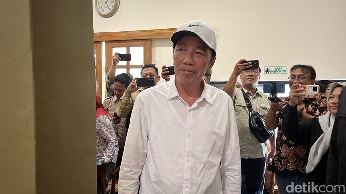Presiden ke-7, Joko Widodo (Jokowi) ditemui di kawasan Kotta Barat, Senin (27/10/2025).