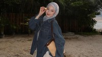 Julia Prastini mengaku tak mengelak terkait isu perselingkuhan. Saya tahu akhir-akhir ini banyak hal yang beredar tentang kehidupan pribadi saya. Sava tidak mau mengelak atau mencari alasan dan sadar bahwa masalah pribadi saya sudah berdampak ke banyak pihak, termasuk orang-orang terdekat teman, dan brand yang sudah percaya bekeria sama dengan saya, tulisnya di Instagram Stories dilihat Senin (27/10/2025). (Foto: dok Instagram juliaprt7)