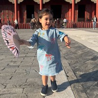 Lahir pada 20 Juli 2023, saat ini Brielle berusia 2 tahun. Walaupun masih kecil namun Brielle sudah memiliki banyak penggemar yang mengagumi kecantikannya. Foto: Instagram/@julstelle