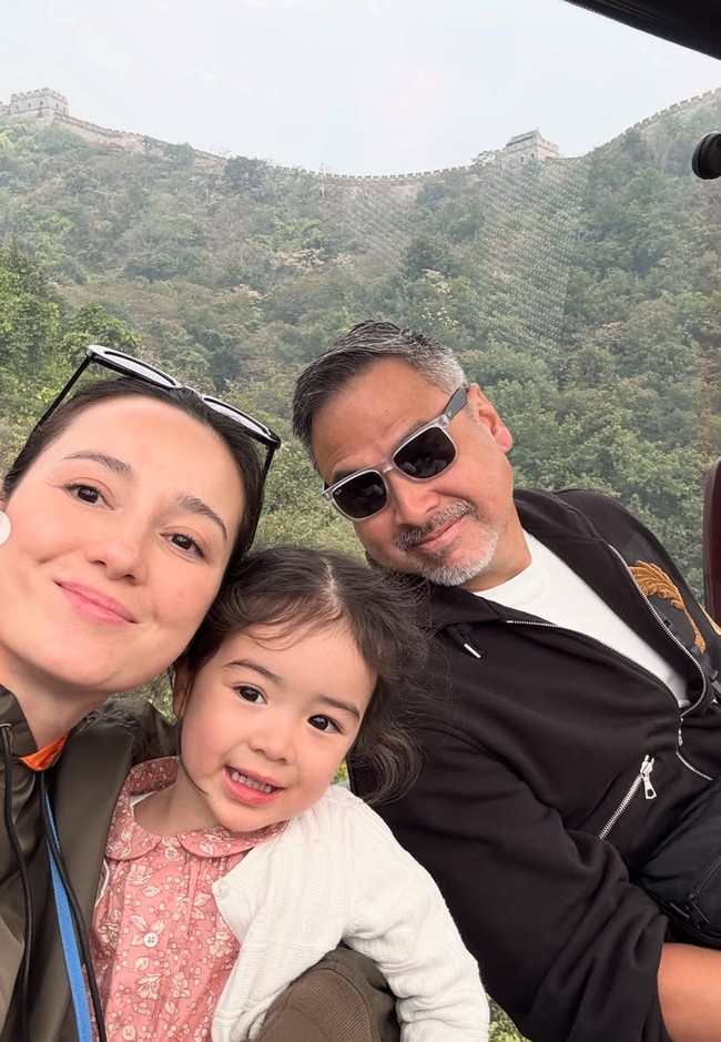 Berparas blasteran, Brielle diketahui memiliki keturunan Prancis, Manado, dan Tionghoa dari sang mama. Foto: Instagram/@julstelle