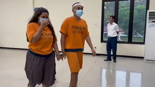 HL alias Koko (28) dan istrinya DA (30) yang memaksa adik perempuannya nyabu saat di Polres Malang