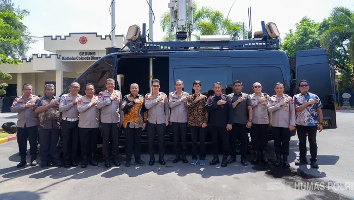Kapolda Bali Irjen Daniel Adityajaya menyaksikan pengoperasian Drone Detection System di Satbrimob Polda Bali. Kapolda Bali Irjen Daniel Adityajaya menyaksikan pengoperasian Drone Detection System di Satbrimob Polda Bali.