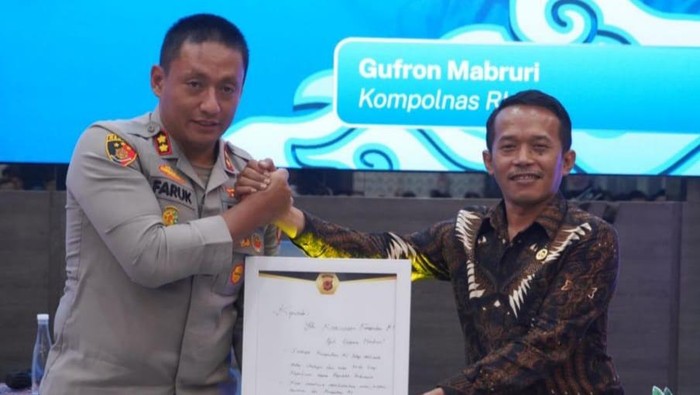 Kapolres Tasikmalaya AKBP M Faruk Rozi bersama Anggota Kompolnas Kapolres Tasikmalaya AKBP M Faruk Rozi bersama Anggota Kompolnas