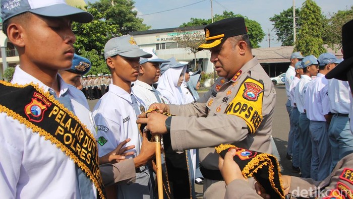 Kapolres Tuban AKBP William Cornelis Tanasale saat kukuhkan Pelajar Duta Kamtibmas 2025