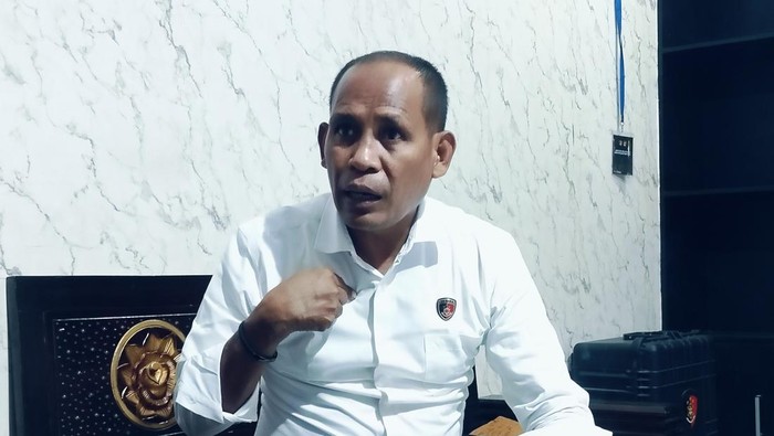 Kasat Reskrim Polres Dompu, AKP Masdidin, saat ditemui di ruang kerjanya, Senin (27/10/2025). (Faruk/detikBali) Kasat Reskrim Polres Dompu, AKP Masdidin, saat ditemui di ruang kerjanya, Senin (27/10/2025). (Faruk/detikBali)