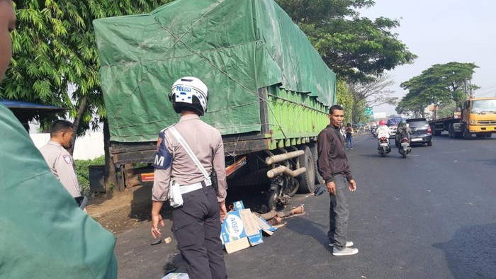 Kecelakaan di Pasuruan Pemotor tewas tabrak truk parkir di Pasuruan