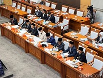 Video Komisi VIII DPR-Menhaj Rapat, Targetkan Biaya Haji 2026 Turun