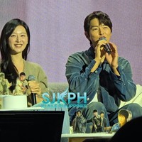 Di tengah sesi bincang-bincang, Song Joong Ki memanggil Kim Ji Won sebagai Tanya, dan membuat para penggemar histeris. Kembali mengingat penampilan mereka dalam Arthdal Chronicles. Foto: Instagram