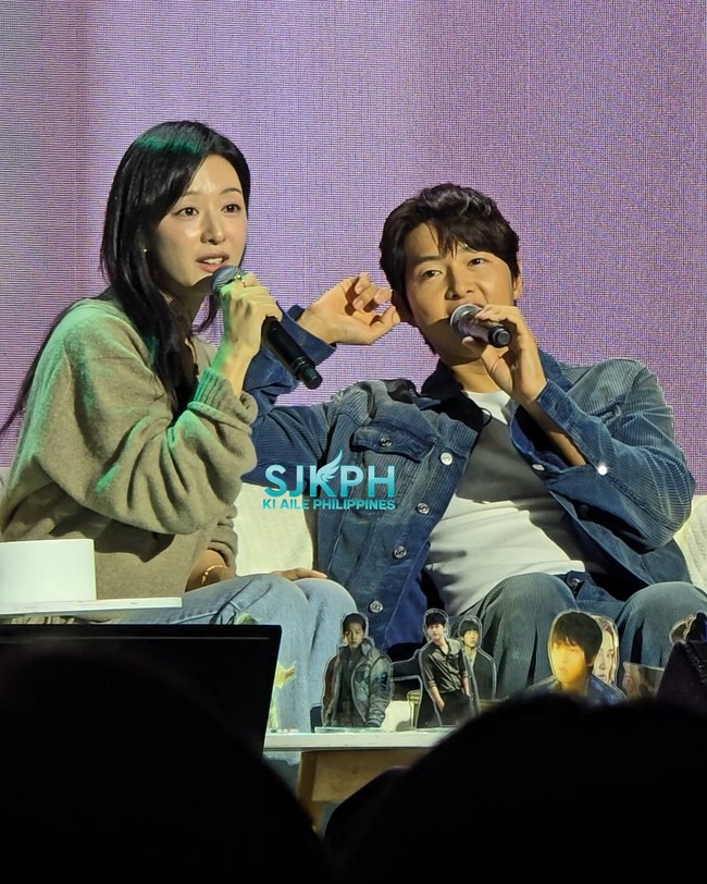 Song Joong Ki dan Kim Ji Won memang sudah menjalin hubungan dekat. Keduanya pertama kali bertemu di lokasi syuting drama Korea Descendants of the Sun pada tahun 2016. Foto: Instagram