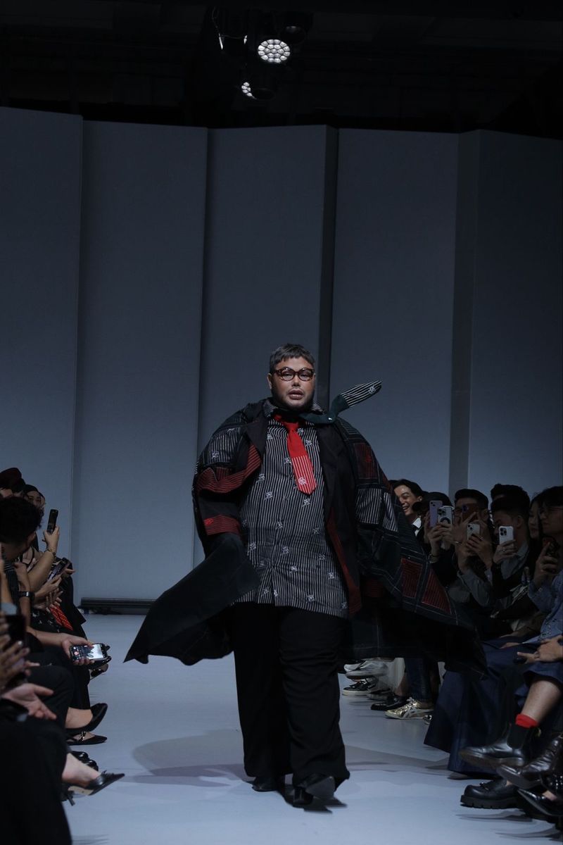 Koleksi OE x Wilsen Willim Siklus 3.0 Koleksi OE x Wilsen Willim Siklus 3.0