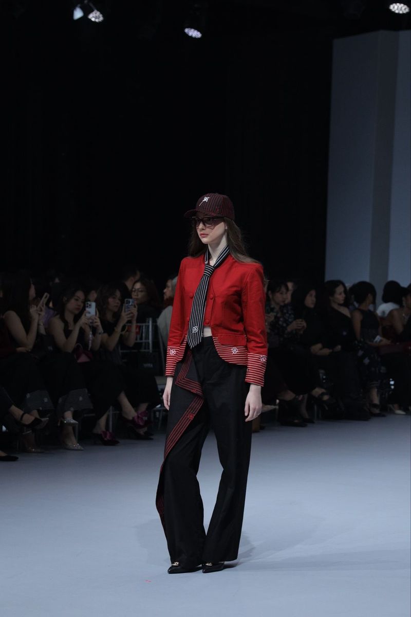 Koleksi OE x Wilsen Willim Siklus 3.0 Koleksi OE x Wilsen Willim Siklus 3.0