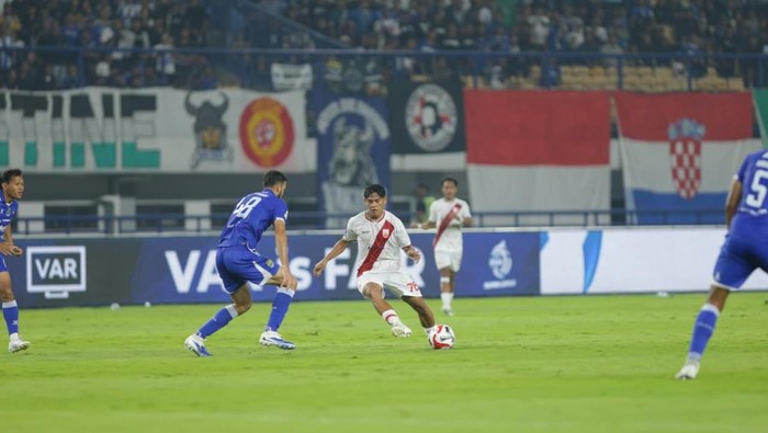 Laga Persib melawan Persis Solo di Stadion Gelora Bandung Lautan Api, Senin (27/10/2025).