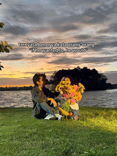 Lamaran Romantis Beredar viral di TikTok, pria ini membuat instalasi bunga matahari ukuran raksasa untuk melamar kekasihnya.