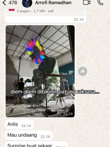 Lamaran Romantis Beredar viral di TikTok, pria ini membuat instalasi bunga matahari ukuran raksasa untuk melamar kekasihnya.
