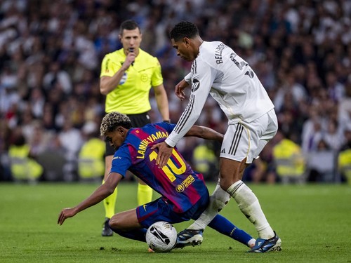 Lamine Yamal of FC Barcelona is in action with the ball, defended by Jude Bellingham of Real Madrid, during the LaLiga EA Sports football match between Real Madrid CF and FC Barcelona at Estadio Santiago Bernabeu in Madrid, Spain, on October 26, 2025. (Photo by Alberto Gardin/NurPhoto via Getty Images)