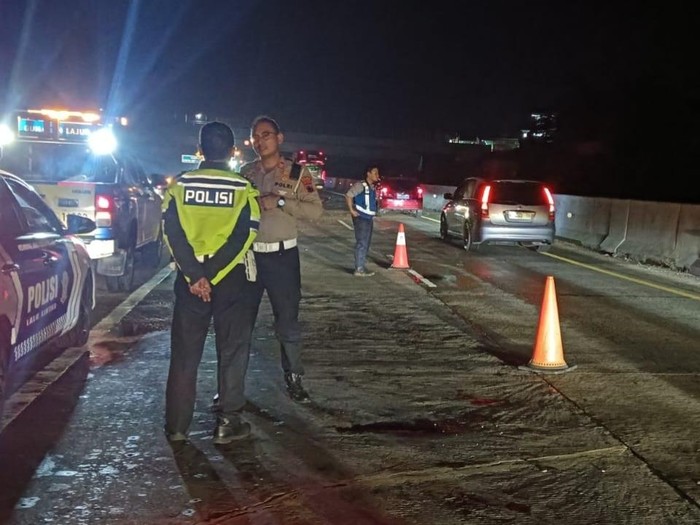 Lokasi kecelakaan maut bus PO Haryanto di Tol Semarang-Batang KM 354 Jalur B, wilayah Desa Ponowareng, Kecamatan Tulis, Kabupaten Batang, Minggu (26/10/2025) malam. Lokasi kecelakaan maut bus PO Haryanto di Tol Semarang-Batang KM 354 Jalur B, wilayah Desa Ponowareng, Kecamatan Tulis, Kabupaten Batang, Minggu (26/10/2025) malam.
