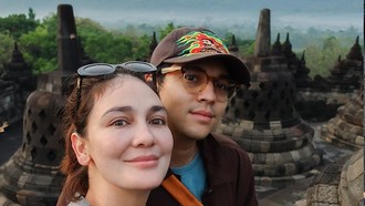 Foto Serasi Luna Maya dan Maxime Liburan ke Candi Borobudur Foto Serasi Luna Maya dan Maxime Liburan ke Candi Borobudur