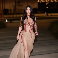 Dalam kesempatan tersebut, Megan jadi sorotan selagi ia ‘comeback’ setelah melahirkan anak keempatnya bersama Machine Gun Kelly, Saga Blade Fox-Baker. Foto: Instagram @diggzy