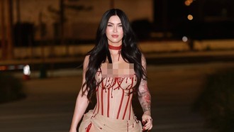 Potret Megan Fox Setelah Melahirkan, Tampil Seksi Bak 'Jennifer's Body' Potret Megan Fox Setelah Melahirkan, Tampil Seksi Bak 'Jennifer's Body'