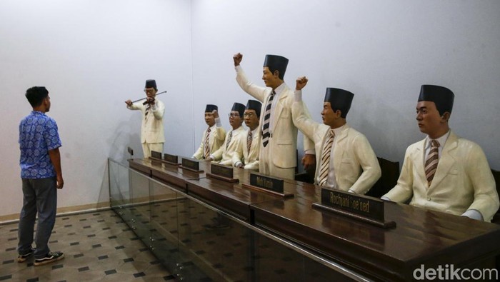 Melihat Museum Sumpah Pemuda Museum Sumpah Pemuda menjadi salah satu destinasi edukatif yang penuh nilai sejarah di Jakarta Pusat. Berlokasi di Jalan Kramat Raya No. 106, museum ini menyimpan jejak penting perjuangan pemuda Indonesia dalam merumuskan semangat persatuan yang tertuang dalam Sumpah Pemuda 28 Oktober 1928.