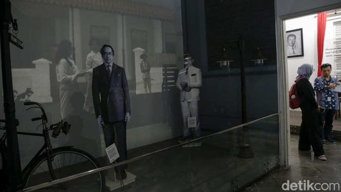 Melihat Museum Sumpah Pemuda Museum Sumpah Pemuda menjadi salah satu destinasi edukatif yang penuh nilai sejarah di Jakarta Pusat. Berlokasi di Jalan Kramat Raya No. 106, museum ini menyimpan jejak penting perjuangan pemuda Indonesia dalam merumuskan semangat persatuan yang tertuang dalam Sumpah Pemuda 28 Oktober 1928.