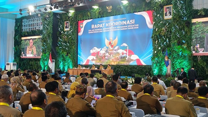 Mendagri Tito Karnavian dalam pembukaan rapat  koordinasi (rakor) dengan pejabat daerah se-Indonesia di Kampus Institut Pemerintahan Dalam Negeri (IPDN) Jatinangor (Rizky/detikcom) Mendagri Tito Karnavian dalam pembukaan rapat  koordinasi (rakor) dengan pejabat daerah se-Indonesia di Kampus Institut Pemerintahan Dalam Negeri (IPDN) Jatinangor (Rizky/detikcom)