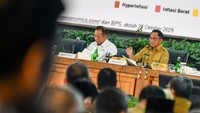 Rakor ini menjadi wadah evaluasi berbagai program penanganan inflasi di daerah, mulai dari ketersediaan pasokan, kelancaran distribusi, hingga stabilisasi harga komoditas yang sangat dipengaruhi kondisi cuaca dan gejolak ekonomi eksternal. ANTARA FOTO/Raisan Al Farisi Rakor ini menjadi wadah evaluasi berbagai program penanganan inflasi di daerah, mulai dari ketersediaan pasokan, kelancaran distribusi, hingga stabilisasi harga komoditas yang sangat dipengaruhi kondisi cuaca dan gejolak ekonomi eksternal. ANTARA FOTO/Raisan Al Farisi