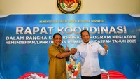 Dalam forum tersebut, pemerintah pusat dan daerah diminta memperkuat sinergi dalam menjaga stabilitas harga kebutuhan pokok di tengah tekanan ekonomi global. Tito menegaskan bahwa pengendalian inflasi bukan hanya urusan angka, melainkan berdampak langsung pada kesejahteraan masyarakat, terutama kelompok berpendapatan rendah. ANTARA FOTO/Raisan Al Farisi Dalam forum tersebut, pemerintah pusat dan daerah diminta memperkuat sinergi dalam menjaga stabilitas harga kebutuhan pokok di tengah tekanan ekonomi global. Tito menegaskan bahwa pengendalian inflasi bukan hanya urusan angka, melainkan berdampak langsung pada kesejahteraan masyarakat, terutama kelompok berpendapatan rendah. ANTARA FOTO/Raisan Al Farisi