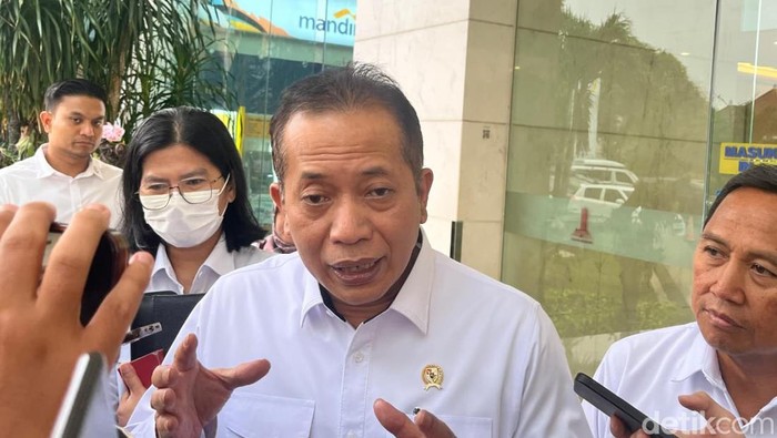 Menteri Koperasi (Menkop) Ferry Juliantono Menteri Koperasi (Menkop) Ferry Juliantono