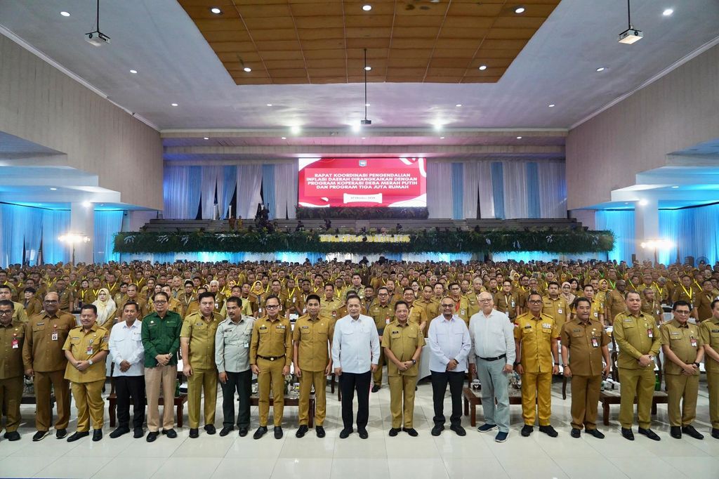 Menteri Koperasi (Menkop) Ferry Juliantono menegaskan, langkah percepatan pembangunan fisik menjadi kunci utama mempercepat operasionalisasi Koperasi Desa/Kelurahan (Kopdes/Kel) Merah Putih secara nasional dalam keterangan resminya, dikutip Senin (27/10/2025). (Dok. Humas Kemenkop)