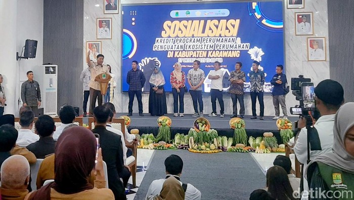 Menteri PKP Maruarar Sirait, saat kunjungan di Kompleks Pemda Karawang