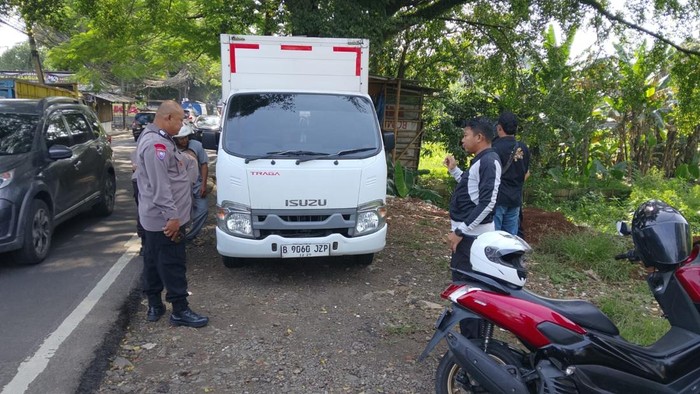 Mobil boks diduga hasil curian ditemukan di Depok (dok. Istimewa) Mobil boks diduga hasil curian ditemukan di Depok (dok. Istimewa)