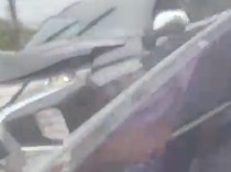 Pajero Tabrak Pembatas Jalan Flyover di Depan DPRD Sulsel, Lalin Tersendat