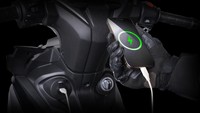 Soal performa, Modenas Z15GT dibekali mesin 149,5 cc satu silinder berpendingin cairan yang mampu menghasilkan 16,76 dk pada 9.500 rpm dan torsi 13,5 Nm pada 7.500 rpm. Tenaga disalurkan ke roda belakang melalui transmisi 6-percepatan dengan penggerak rantai. Motor ini juga memiliki fitur soket charger untuk mengisi ulang daya gawai pengendara. Foto: Dok. Modenas Soal performa, Modenas Z15GT dibekali mesin 149,5 cc satu silinder berpendingin cairan yang mampu menghasilkan 16,76 dk pada 9.500 rpm dan torsi 13,5 Nm pada 7.500 rpm. Tenaga disalurkan ke roda belakang melalui transmisi 6-percepatan dengan penggerak rantai. Motor ini juga memiliki fitur soket charger untuk mengisi ulang daya gawai pengendara. Foto: Dok. Modenas