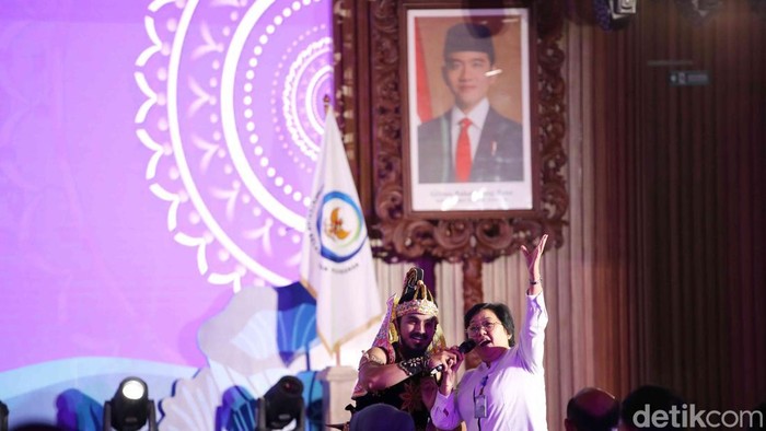 Menteri Kelautan dan Perikanan Sakti Wahyu Trenggono hadir dalam acara Opening Capacity Building Kampung Nelayan Merah Putih di kawasan Kantor Kementerian Kelautan dan Perikanan, Senin (27/10/2025).