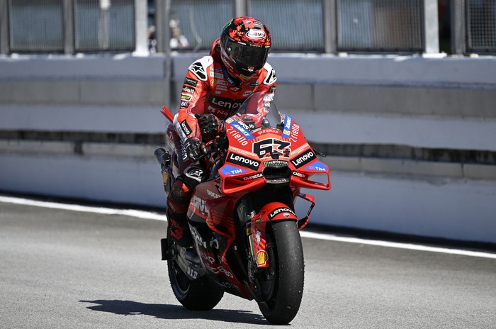 MOTOR-MOTOGP-MALAYSIA/ MotoGP - Malaysian Grand Prix - Sepang International Circuit, Sepang, Malaysia - October 26, 2025 Ducati Lenovo Teams Francesco Bagnaia in action during the MotoGP race REUTERS/Najjua Zulkefli